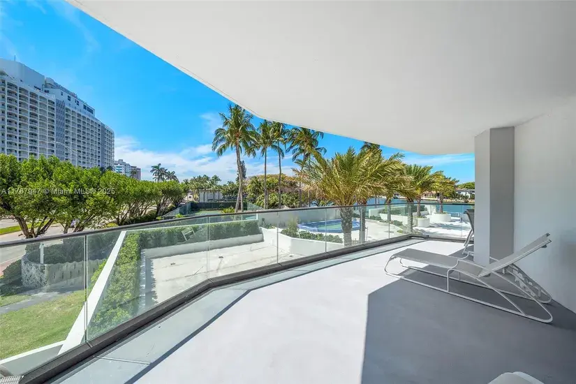 Stylish & Sunlit Miami Beach Condo | Perfect Location 3 bed 3 bathroom