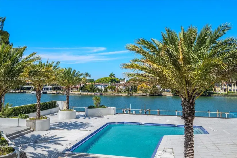 Stylish & Sunlit Miami Beach Condo | Perfect Location 3 bed 3 bathroom